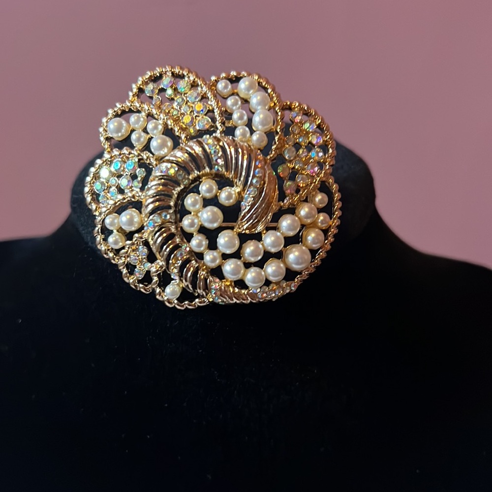 brooch new never used